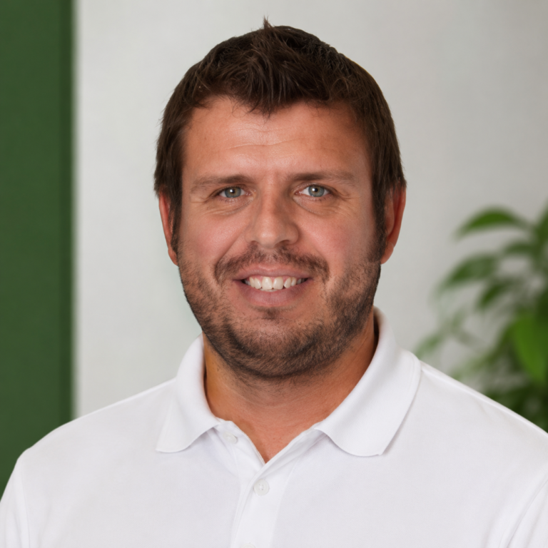 Retrato profesional de Krasimir Dobrev, agente inmobiliario de Sur de Andalucía
